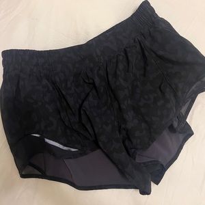 Lululemon 2.5 inch Hotty Hot Shorts